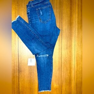 Kut From the Kloth Asher Ankle Straight Leg 14W. Excellent preowned condition.